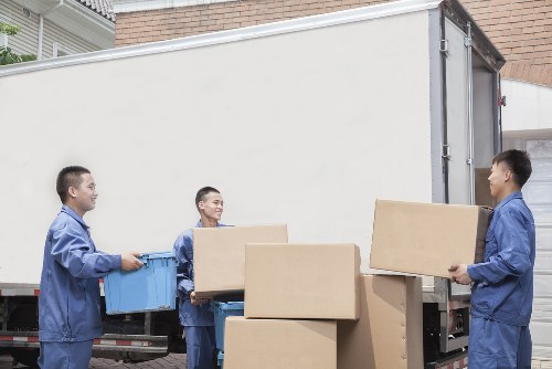 Customer booking a moving service and confirming details